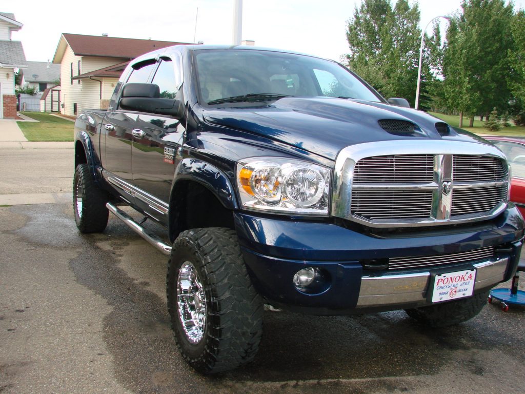 A blue Dodge pickup truck. A Diminished Value Appraiser in Las Vegas, Nevada call 772-359-4300.